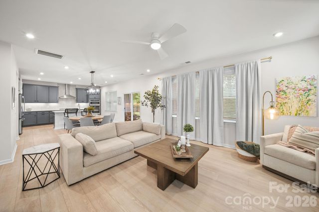 8114 Franklin Trail Street, Charlotte, NC 28227