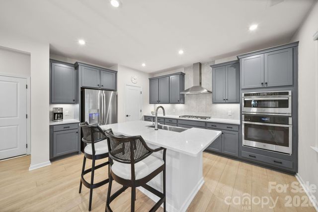 8114 Franklin Trail Street, Charlotte, NC 28227