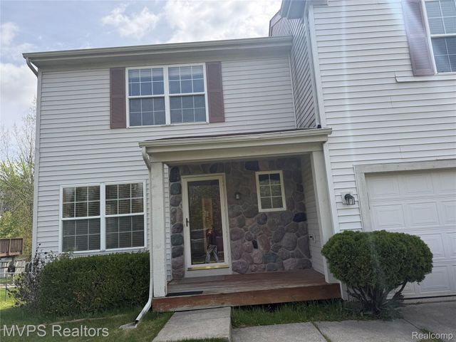 840 Andover Woods Drive, Fenton, MI 48430