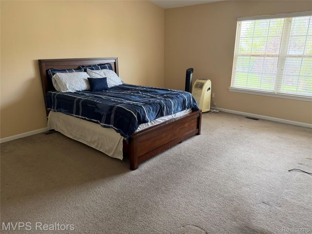 840 Andover Woods Drive, Fenton, MI 48430