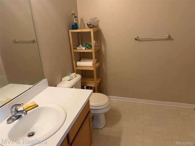 840 Andover Woods Drive, Fenton, MI 48430