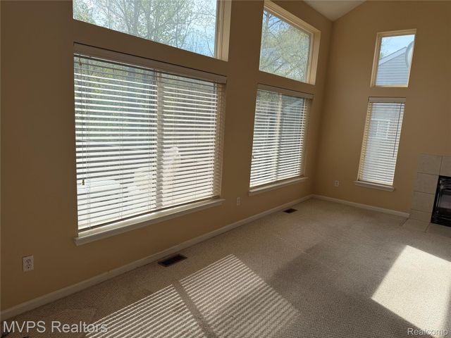 840 Andover Woods Drive, Fenton, MI 48430