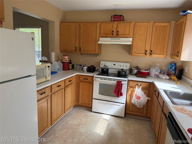 840 Andover Woods Drive, Fenton, MI 48430
