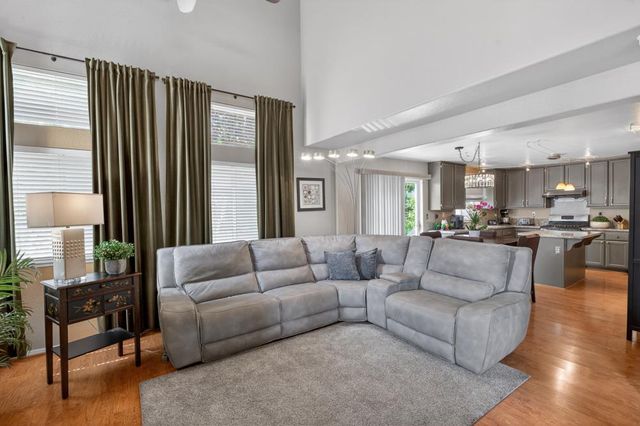 3025 Turnbuckle Cir, Elk Grove, CA 95758