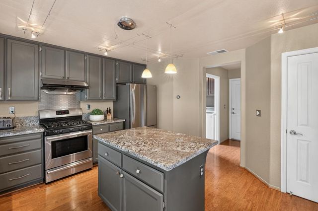 3025 Turnbuckle Cir, Elk Grove, CA 95758