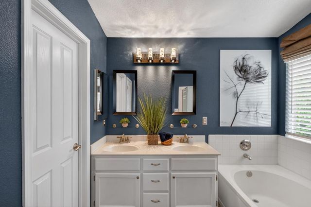 3025 Turnbuckle Cir, Elk Grove, CA 95758