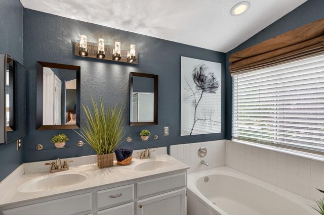 3025 Turnbuckle Cir, Elk Grove, CA 95758