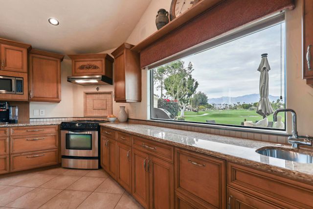 149 Blue River Drive, Palm Desert, CA 92211