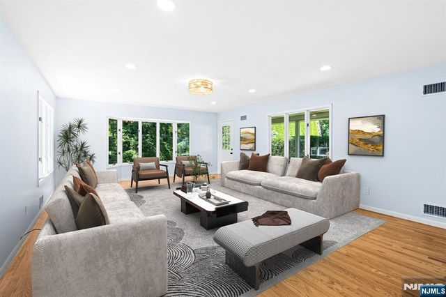 601 Iroquois Street, Oradell, NJ 07649