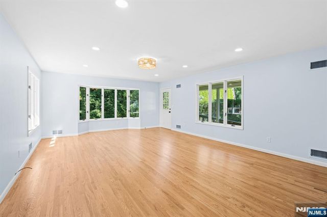 601 Iroquois Street, Oradell, NJ 07649