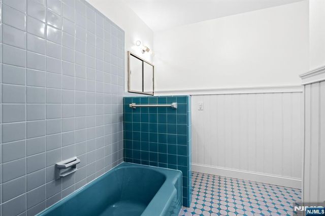 601 Iroquois Street, Oradell, NJ 07649