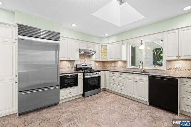 601 Iroquois Street, Oradell, NJ 07649