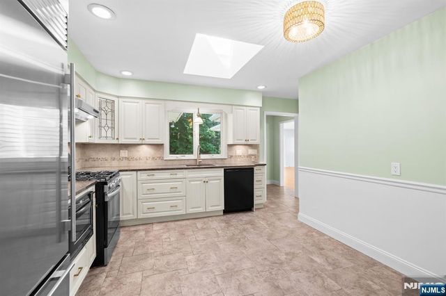 601 Iroquois Street, Oradell, NJ 07649