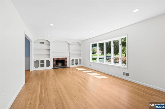 601 Iroquois Street, Oradell, NJ 07649