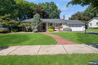601 Iroquois Street, Oradell, NJ 07649