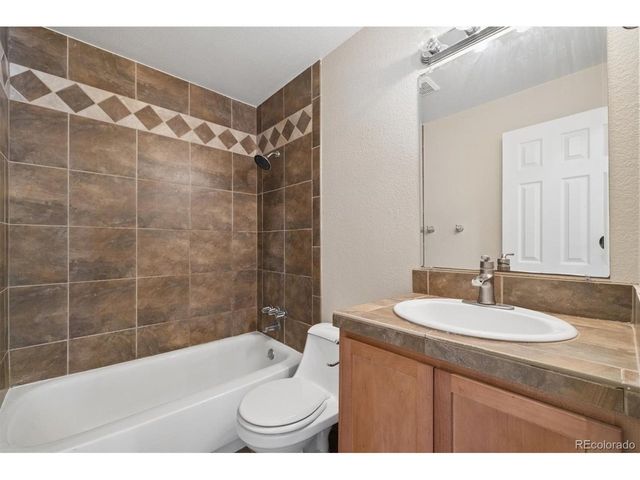 7229 S Tamarac Ct, Centennial, CO 80112