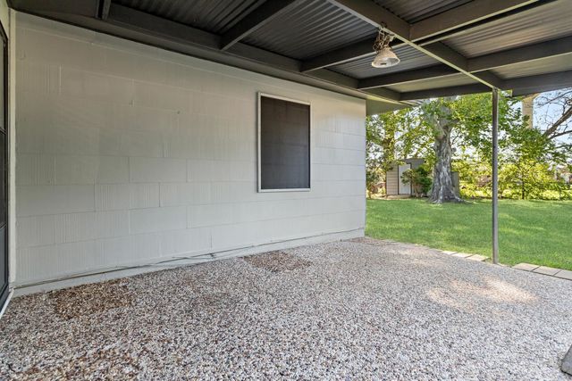 3032 Avenue H, Nederland, TX 77627