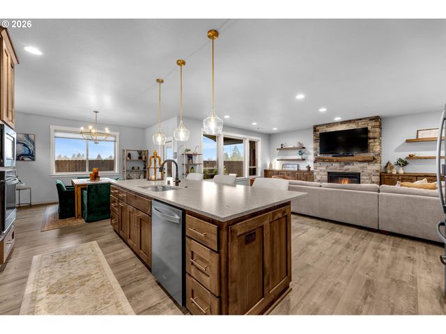825 S GOOSE Loop, Ridgefield, WA 98642