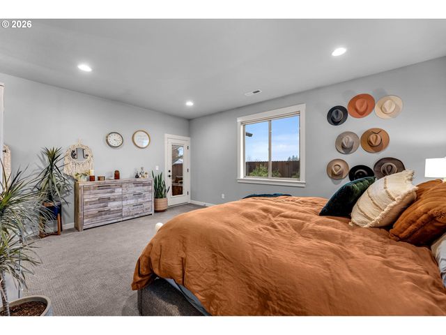 825 S GOOSE Loop, Ridgefield, WA 98642