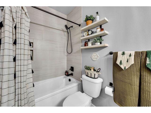 825 S GOOSE Loop, Ridgefield, WA 98642