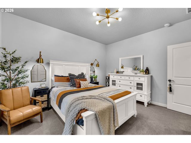 825 S GOOSE Loop, Ridgefield, WA 98642