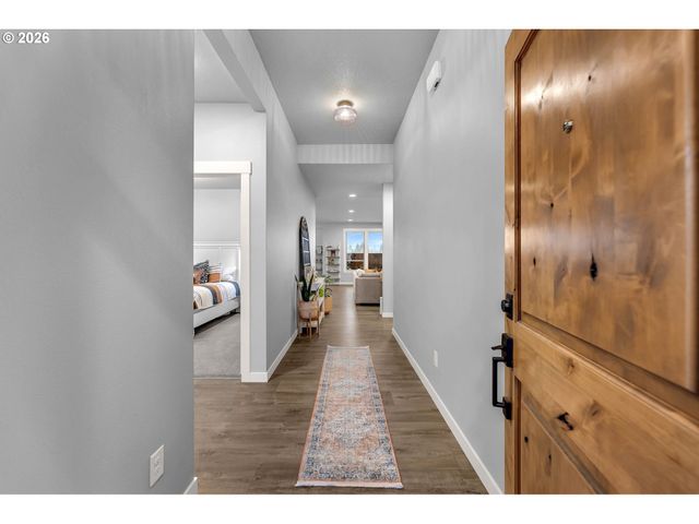 825 S GOOSE Loop, Ridgefield, WA 98642