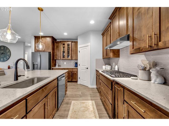 825 S GOOSE Loop, Ridgefield, WA 98642