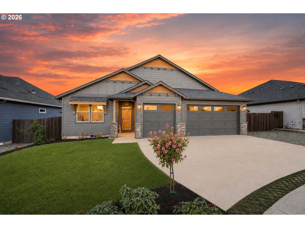 825 S GOOSE Loop, Ridgefield, WA 98642