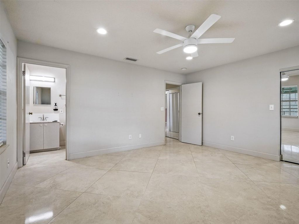 Image 18 of property listing at 2 BIRDIE DRIVE, New Smyrna Beach, FL 32168