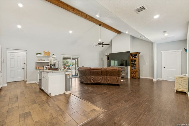 25375 US Highway 281 S, San Antonio, TX 78264