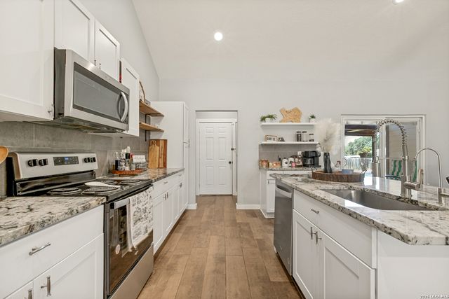 25375 US Highway 281 S, San Antonio, TX 78264
