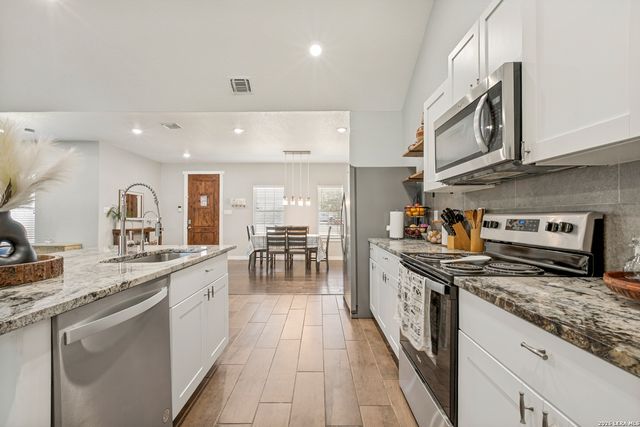 25375 US Highway 281 S, San Antonio, TX 78264