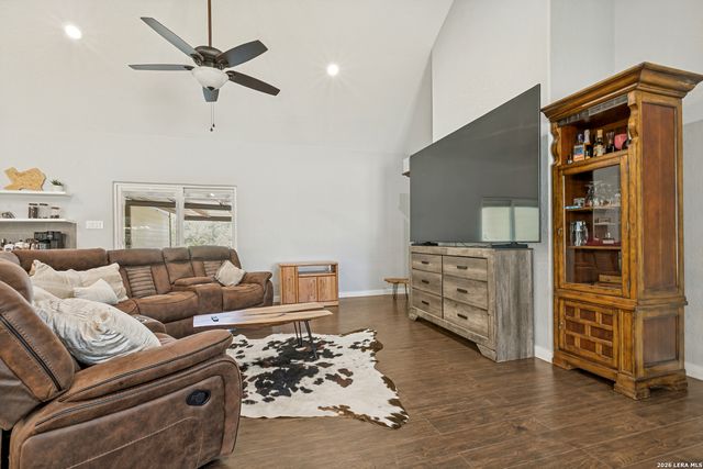 25375 US Highway 281 S, San Antonio, TX 78264