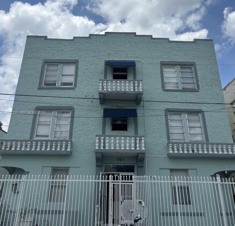 967 SW 5th St 10, Miami, FL 33130