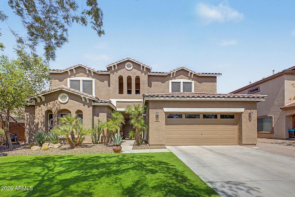 6183 S BANNING Street, Gilbert, AZ 85298