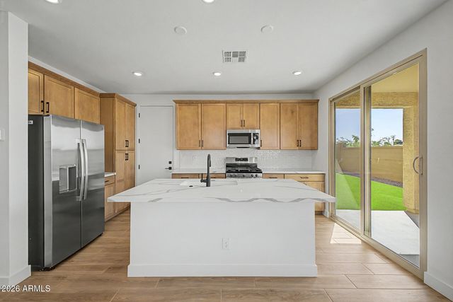 2285 S SWAN Court, Gilbert, AZ 85295