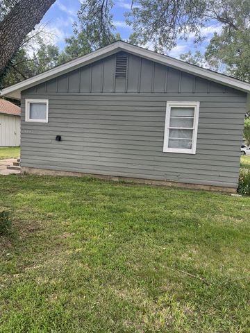 1531 Bachtold Ave, Salina, KS 67401