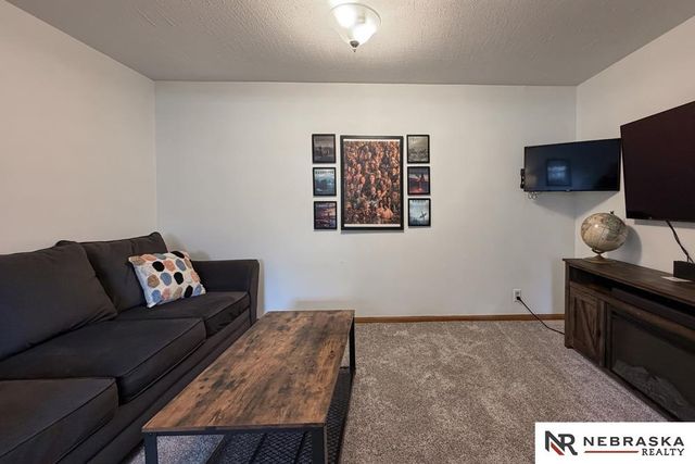 4221 N 131st Street, Omaha, NE 68164