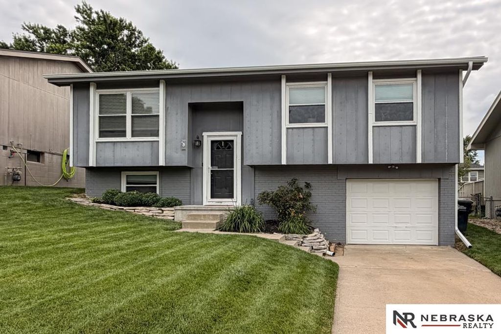 4221 N 131st Street, Omaha, NE 68164