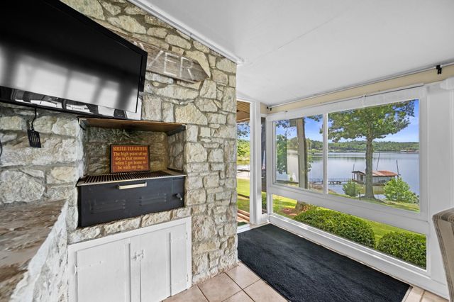 241 FRED COLE LN, Sugar Tree, TN 38380