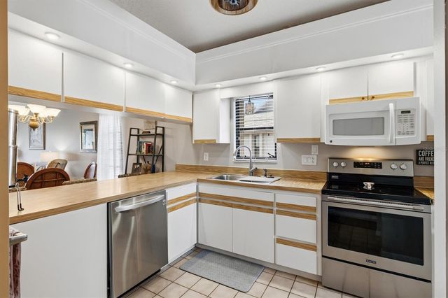 918 CAPRI ISLES BOULEVARD 205, Venice, FL 34292