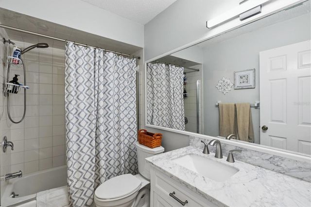 918 CAPRI ISLES BOULEVARD 205, Venice, FL 34292