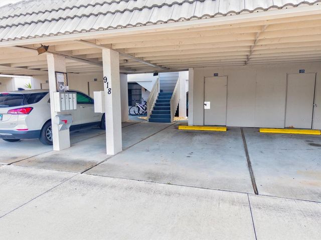 918 CAPRI ISLES BOULEVARD 205, Venice, FL 34292