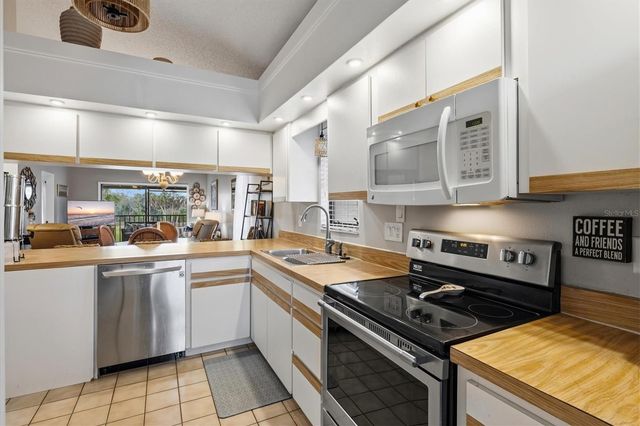 918 CAPRI ISLES BOULEVARD 205, Venice, FL 34292