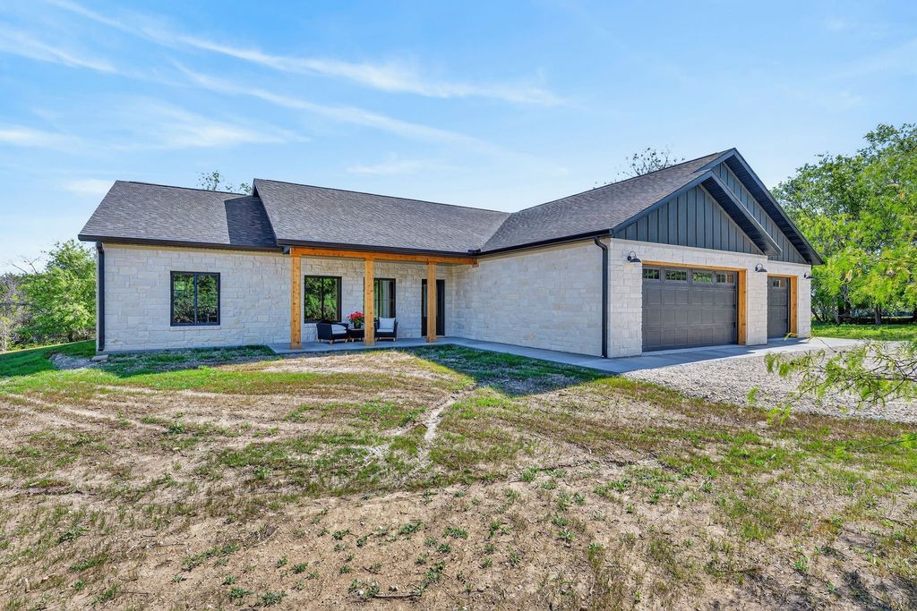 201 Private Road 4296, Clifton, TX 76634