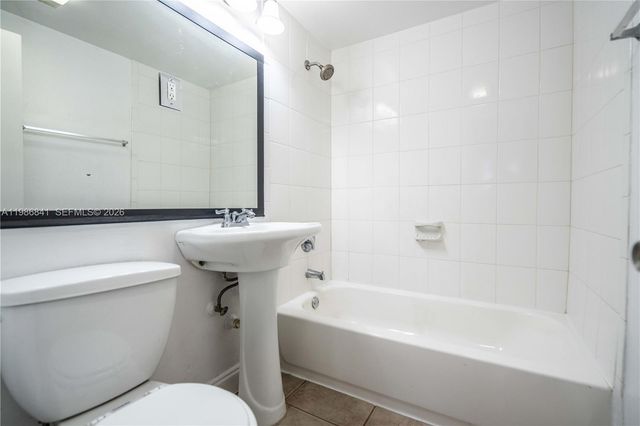 715 NE 6th St 5C, Fort Lauderdale, FL 33304