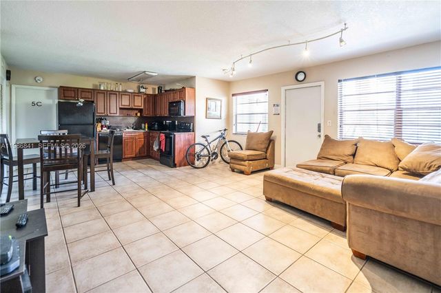 715 NE 6th St 5C, Fort Lauderdale, FL 33304