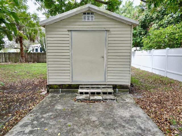 609 NW 7th Court, Boynton Beach, FL 33426