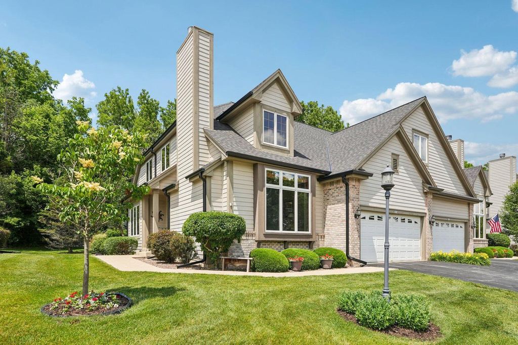 3414 Turnberry Oak DRIVE, Waukesha, WI 53188