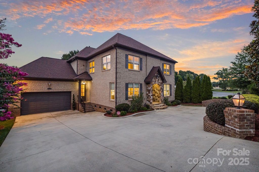 17136 Carolina Academy Road, Charlotte, NC 28277